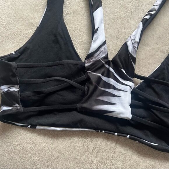 L space bikini - Picture 4 of 4